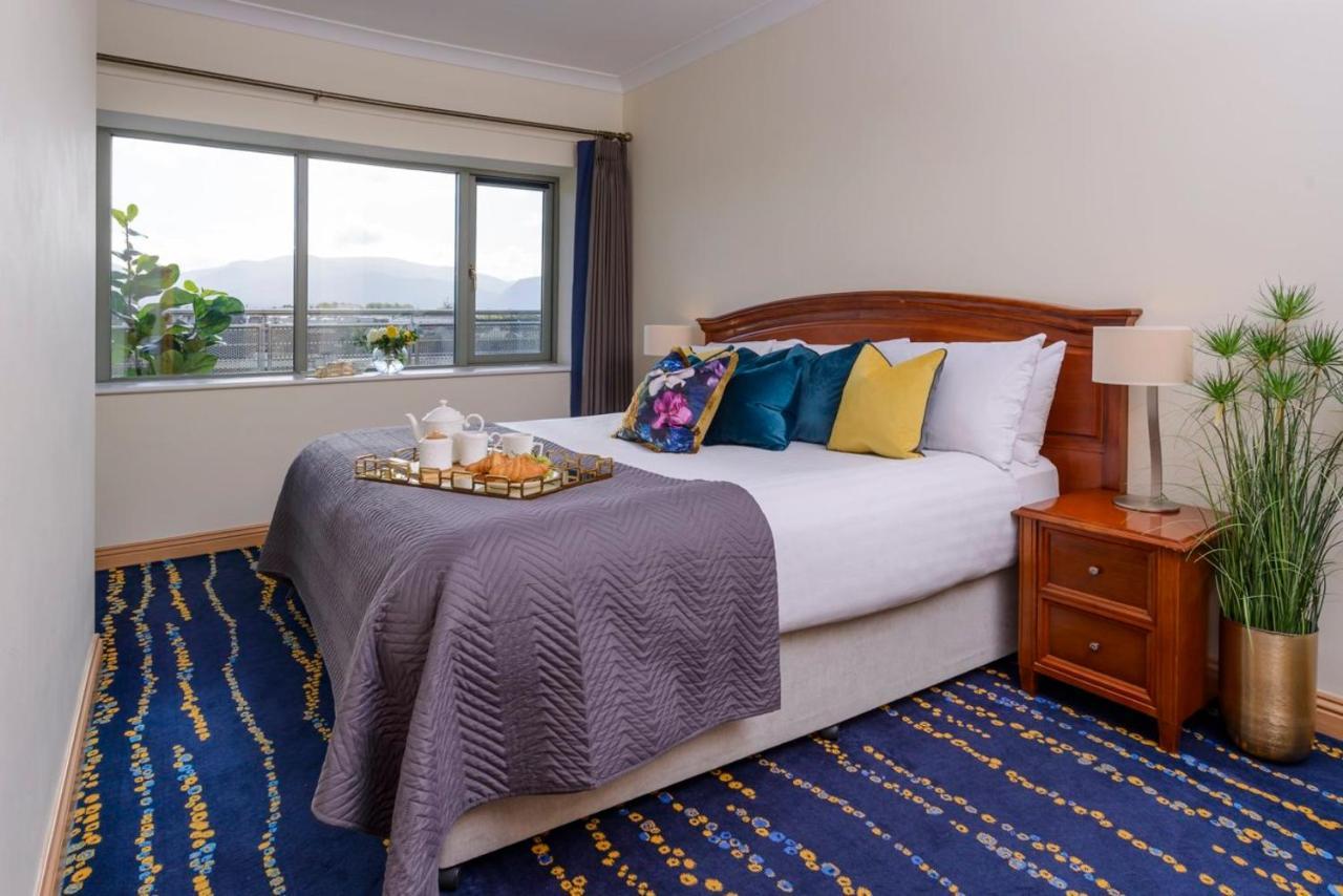 Park Place Apartments คิลลาร์นีย์ ภายนอก รูปภาพ