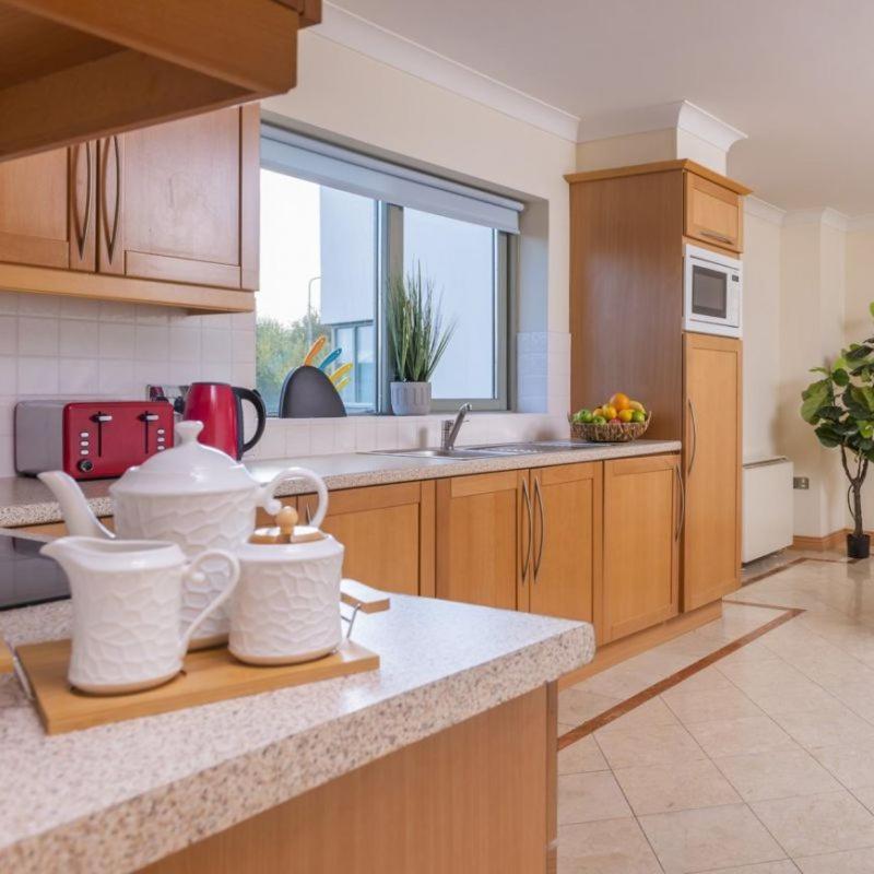 Park Place Apartments คิลลาร์นีย์ ภายนอก รูปภาพ